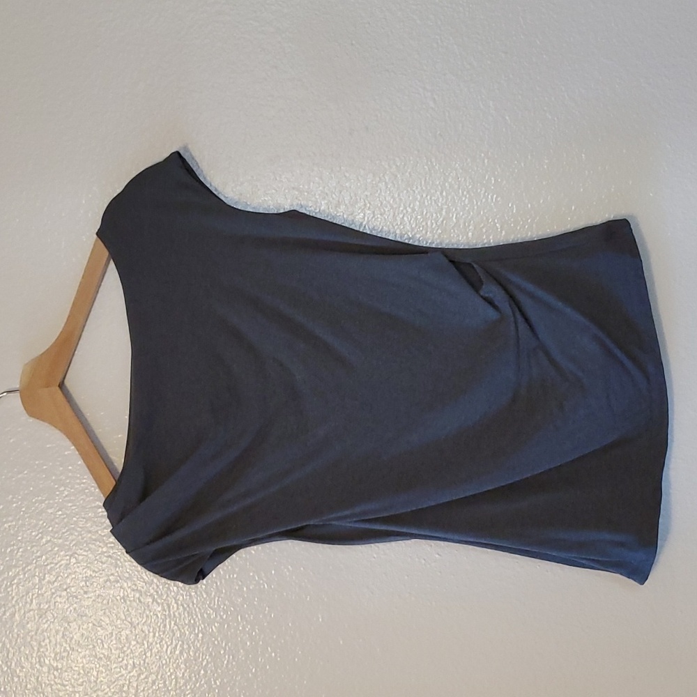 M.M. LaFleur grey top size small